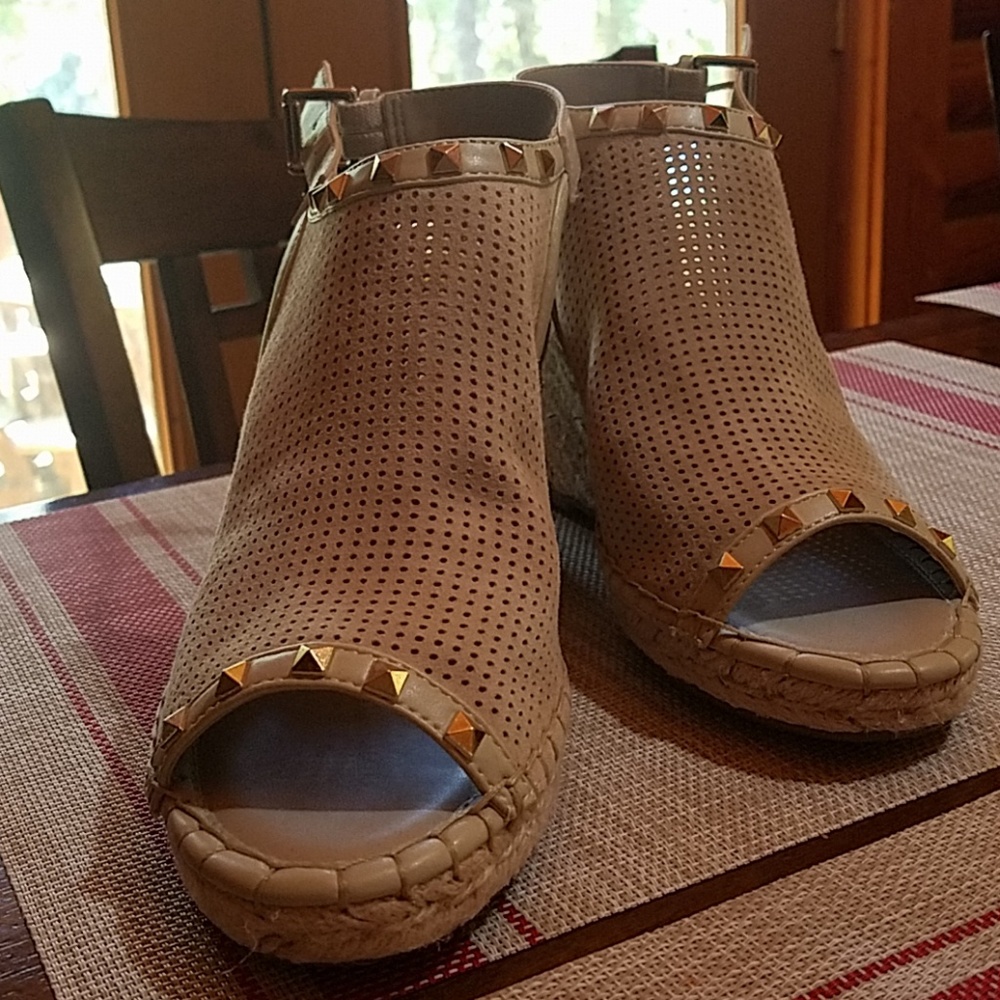 Wedge sandals